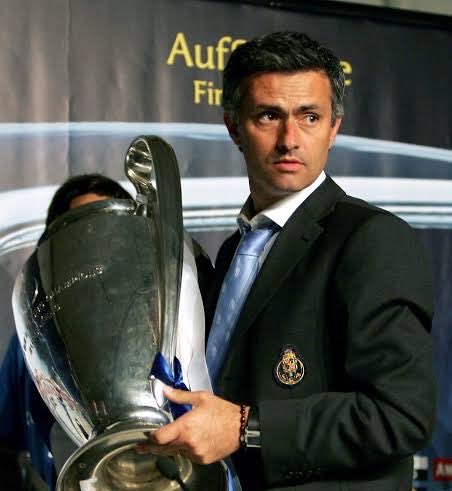 ChinoUTD's tweet photo. 🚨 Mourinho on his conversation with Michael Carrick before pre season:

I told him, ‘Michael… you’ve already beaten some of the biggest managers in the premier league. Do you know who you remind me of?’ He smiled and said, ‘Who?’ I replied, ‘Me at Porto.’

Then I said, ‘People think your biggest advantage is your football. I think it’s your fearlessness. You walk into every game believing you can beat anybody… and your players have started believing it too.’

Then I smiled and said, ‘If you beat me in the Champions League as well…then both of us will have a problem.’”