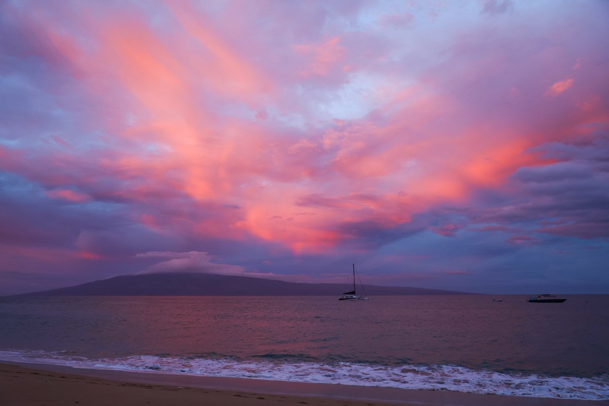 MauiInv's tweet photo. Time is ticking on your chance to wake up to views like this through the Southwest Maui Invitational Fan Sweepstakes. ⏳

Enter today before the August 13 deadline: https://t.co/16NIwh65gK

#MauiHoops https://t.co/mZWSLtjHmT
