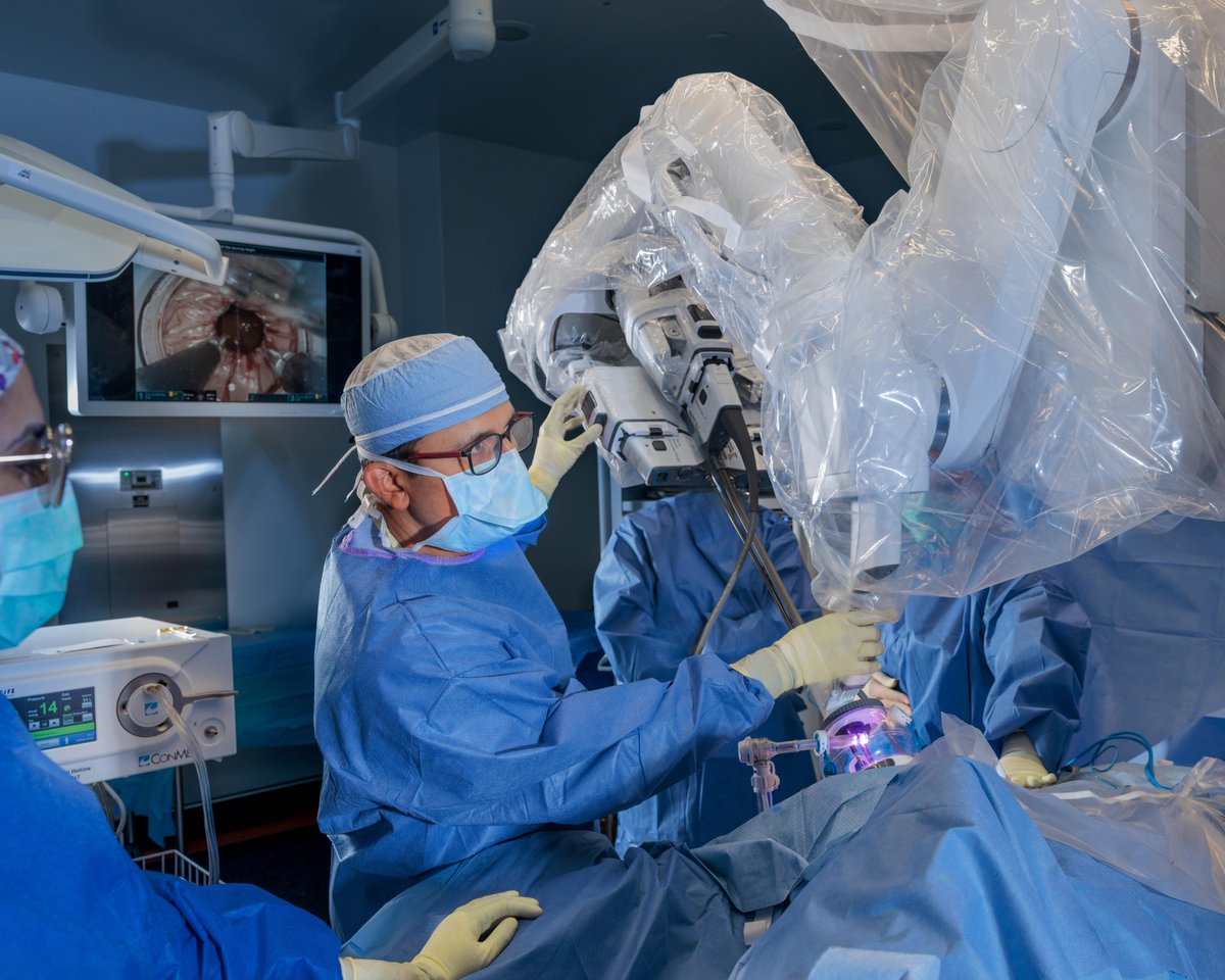 MedStarGUH's tweet photo. A big week for #RoboticSurgery at MedStar Georgetown!

Our surgeons used the da Vinci SP® robotic system to perform groundbreaking breast, colorectal, and thoracic procedures, all through a single incision. This means less pain and faster recovery. 

🔗: https://t.co/yLFEQh0sRr https://t.co/0liXrlUtyA