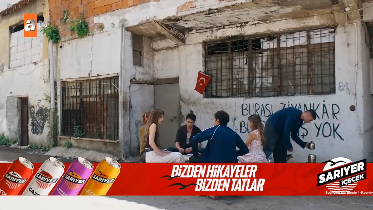gulperidiyoruz's tweet photo. Kendisi hemen uzay'ın ağzının içine düşmemiş gibi oğlanlar kızlarla oturuyor diye kuruluyor hani tam olarak ne olsun istiyorsun ya triplere gel tamam mert ve sado da manita yapmayacak tamam bütün erkekler senin olacak sakinleş lütfen🙏🏻 https://t.co/q5cMw4ifM4