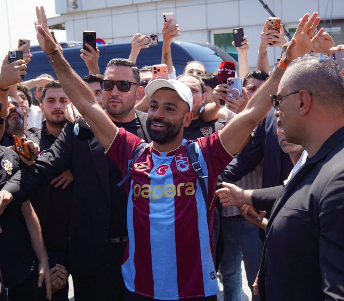 TARIQALNOFAL's tweet photo. سعيد بعدم انضمام محمد صلاح للاندية السعودية لاعتبارات أهمها السن والمطالب المالية الكبيرة للاعب …
الكاسب  الاكبر هو الدوري السعودي 🙏🏻 https://t.co/Wz2hPcWObG