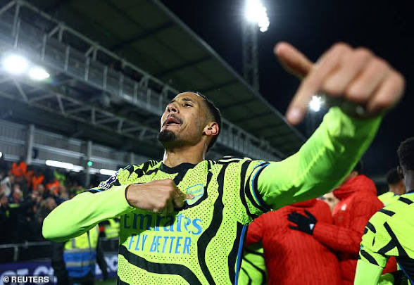 MReda306's tweet photo. @oluok1 We didn’t have a journalist on our payroll to get photos of Saliba pointing to the badge and quoting him in capital letters like ‘’Eight years at the Emirates are so short… six more years and FOREVER, Arsenal”.  🤣 https://t.co/dA8vdQMk3Y