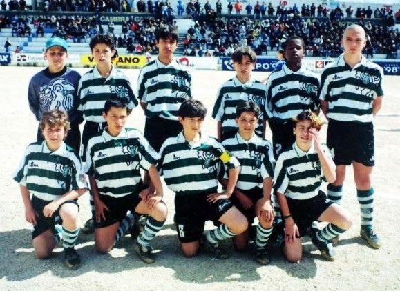 Utd_Newboy's tweet photo. Who spotted Ronaldo in this pic? https://t.co/mRwOPtR9Uj