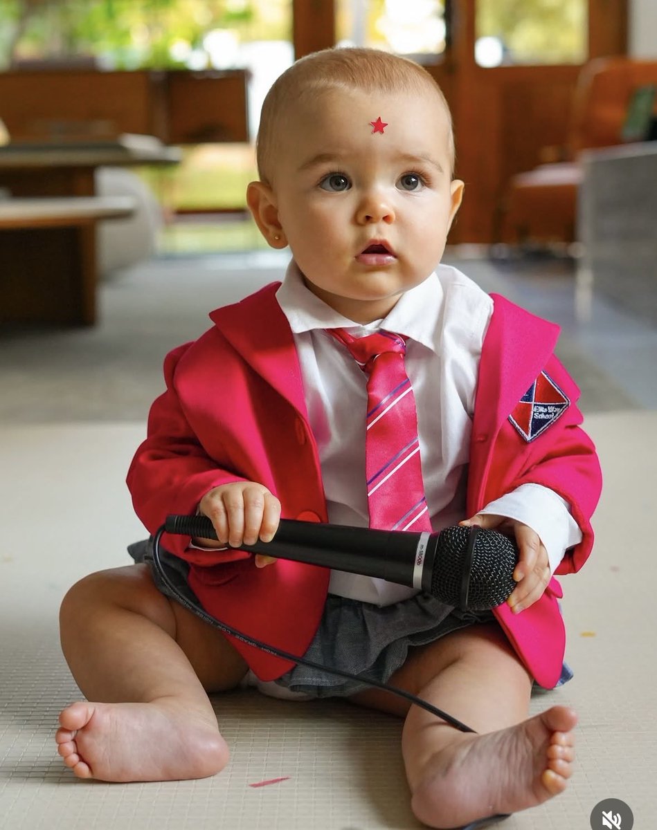 puentillada's tweet photo. Meu Deus que coisa mais linda a mia filha do lucas rangel e bley, o sorriso dela muito colucci, perfeitinha demais https://t.co/3SVq6APFLi