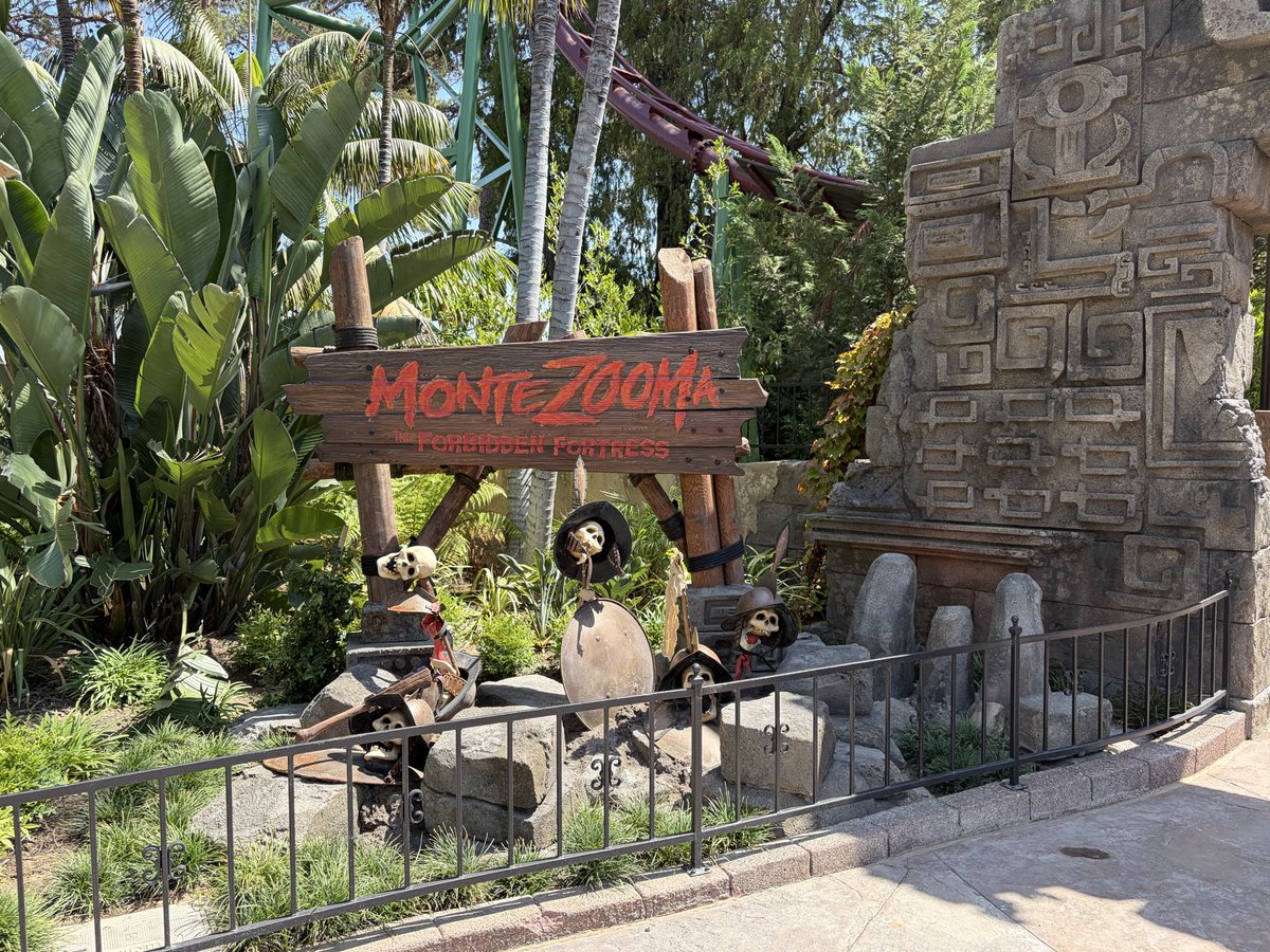 Hubert_Wong2's tweet photo. The reimagined MonteZOOMa The Forbidden Fortress reopened earlier today at Knott’s Berry Farm. Walls were removed and there are articles in the OC Register and posts on Knott’s social media that the ride re-opens today. https://t.co/UeVvNBSLR5