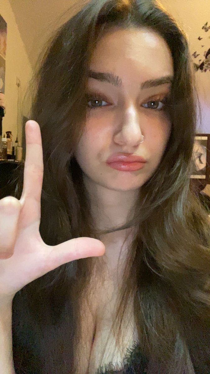 Stellarudebitch's tweet photo. Some of you wear the ‘L’ proudly.
#findom#goddess https://t.co/eBhxM7nEhm