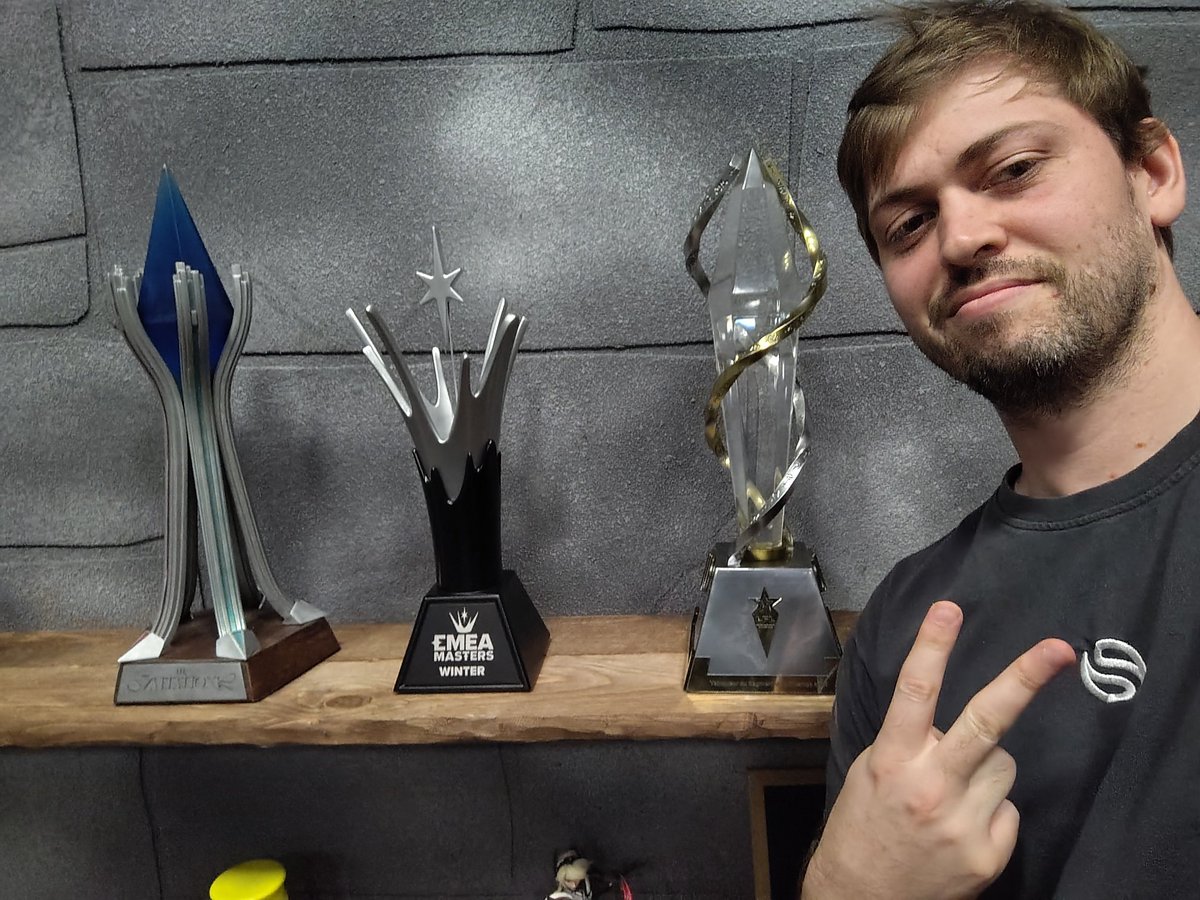DanDanDoubleD's tweet photo. World order is restored 
Solary first place regular season
Galions beneath us

Pic unrelated

#SLYWIN 🟡🔵 https://t.co/iMKoyHS5vX