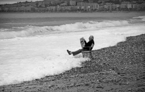 literlandweb1's tweet photo. "En la vida ocurre todo lo que tiene que ocurrir y, al final, todo encuentra su lugar".
Sándor Márai https://t.co/lE4OXd4mnT