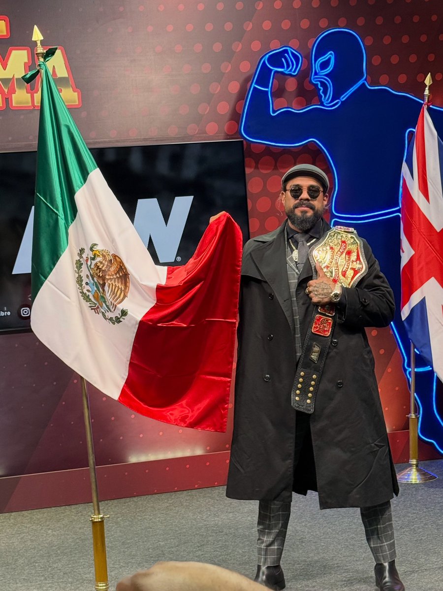 AndradeElIdolo's tweet photo. Gracias México por todo su apoyo!! 
Sigo emocionado hasta que salió el pendejo de MJF https://t.co/1JSVyCvyZK