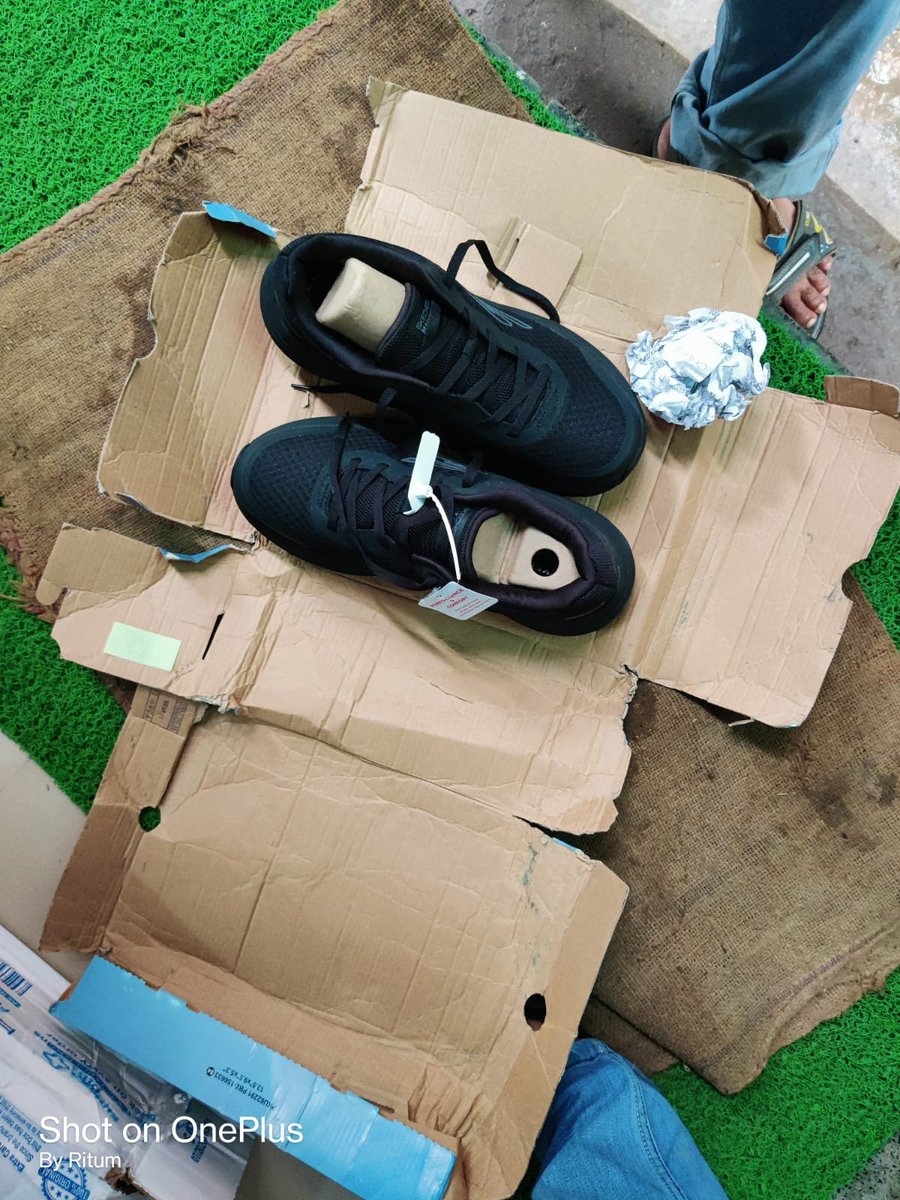 Chirag__216's tweet photo. Extremely disappointed with @Flipkart for delivering counterfeit Skechers Max Cushioning Endeavour shoes. The pair has incorrect 'GO RUN' branding on the sole instead of genuine 'Max Cushioning' details.Selling fake branded items is a breach of trust and consumer rights. https://t.co/0xGBV9kXVO