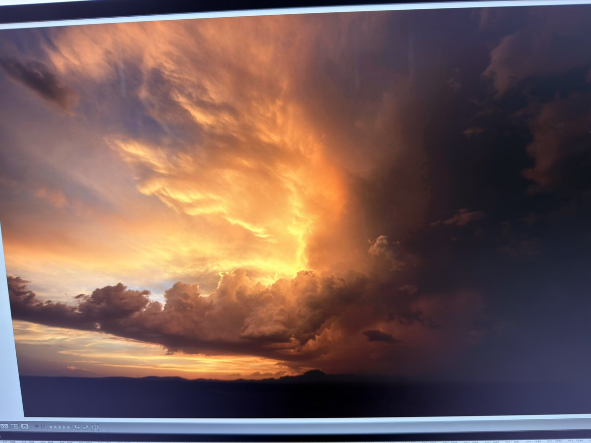 MikeOlbinski's tweet photo. Yesterday was just incredible. I’ve been asked a lot what I like to chase more…tornadoes or the monsoon. I never could decide but a few weeks ago it hit me. This is my home. There is nothing like the monsoon. #azwx https://t.co/dsx7RCWM5P