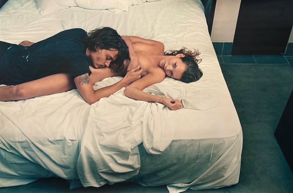 welcome_jpeg's tweet photo. kate moss &amp; johnny depp by annie leibovitz, 1994 https://t.co/rpSlmiYARf