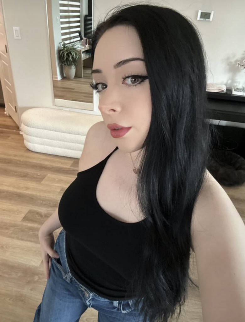 danielssadiee's tweet photo. does your mother know you call me mommy? https://t.co/Exw3qsWkMk