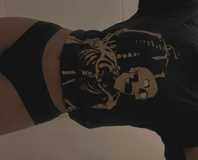Thelavist's tweet photo. Wanted to show my shirt :3 https://t.co/o1E4cmlkUg