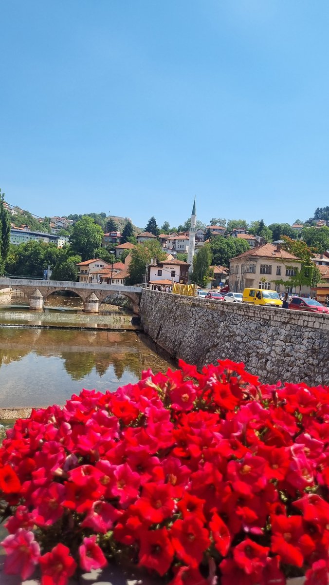 BayarSabit's tweet photo. Bize maziyi hatırlatan, her köşesinde bizden izlere rastladığım kadim şehir: Saraybosna. 
#saraybosna https://t.co/5zu8viR7pc