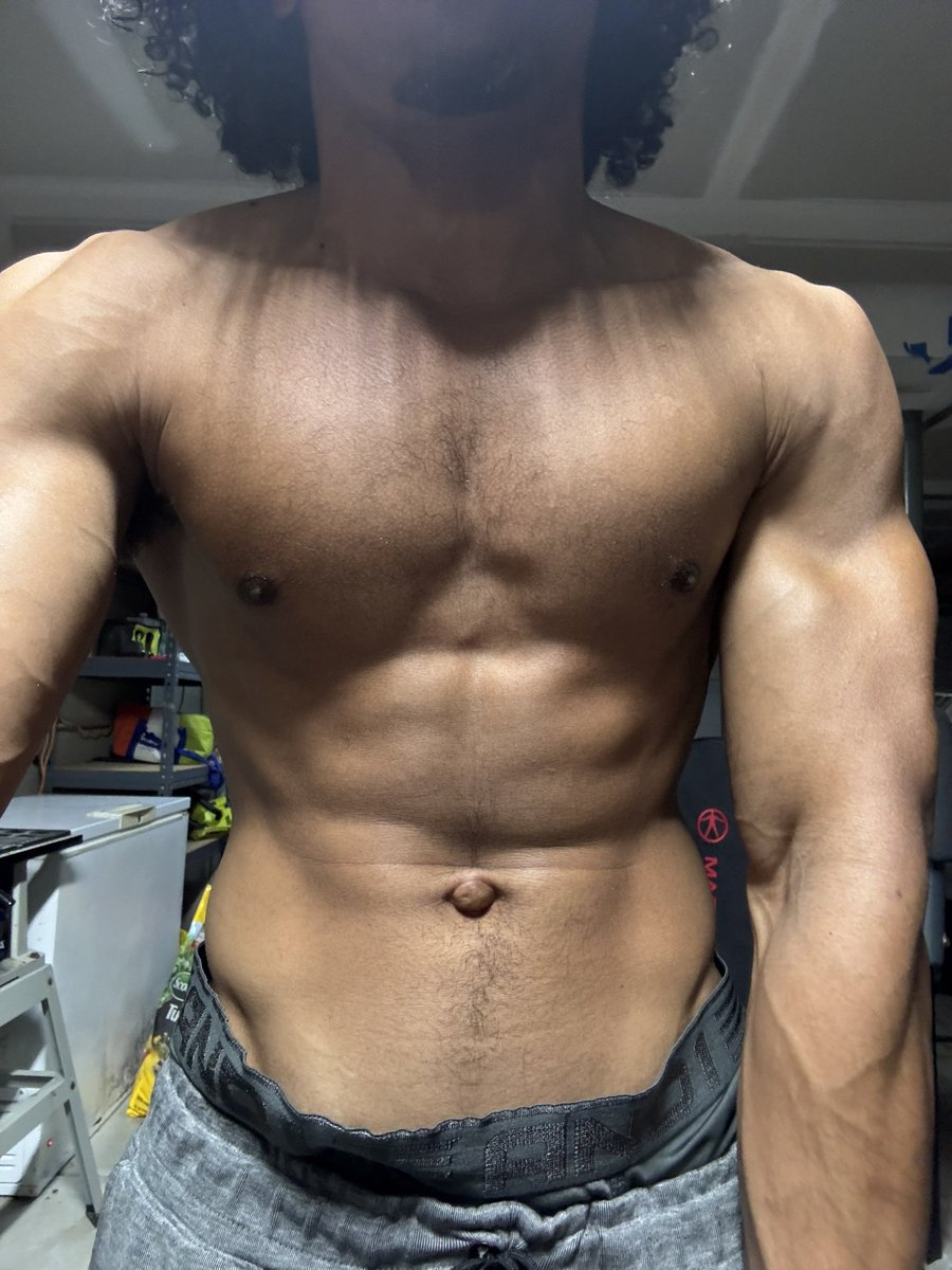 tttheitaliannn2's tweet photo. retweet if you like young muscular men https://t.co/hnLmsg9IqW