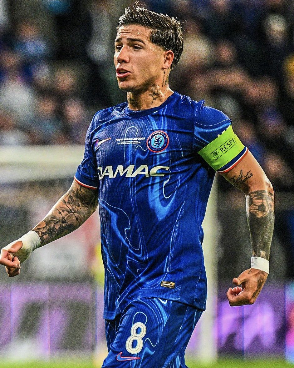 eurofootcom's tweet photo. 🚨🔵 𝐁𝐑𝐄𝐀𝐊𝐈𝐍𝐆 | Enzo Maresca's dream replacement for Rodri is Enzo Fernandez (25), reports @DiMarzio. 🇦🇷 https://t.co/3hEdXFIOa1