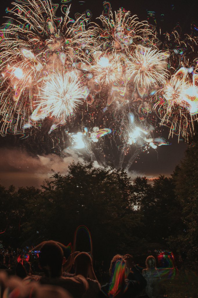 solisolsoli's tweet photo. "fireworks on psychedelics" by photonisdead https://t.co/Nf00zh6KUD