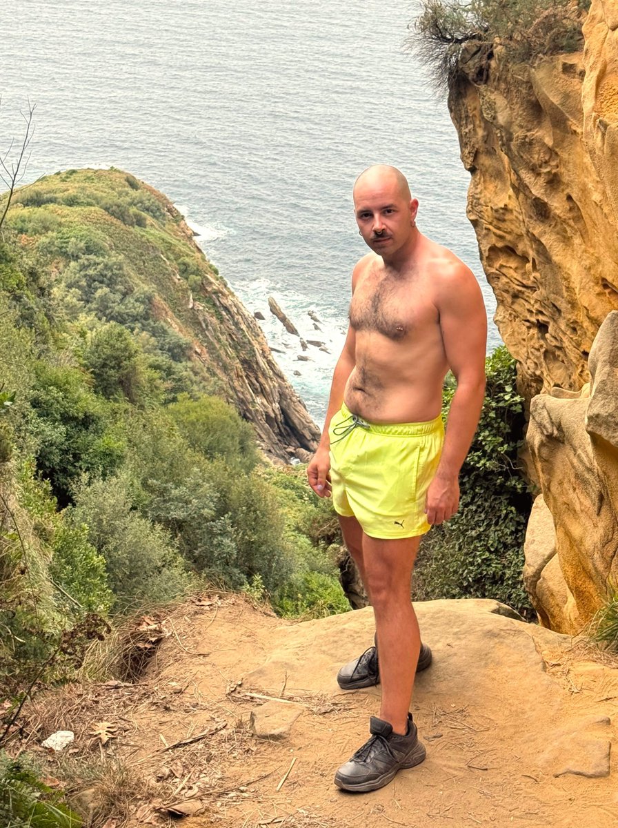 queerstianx's tweet photo. ⛰️🌊 https://t.co/jtQBcHDyMc