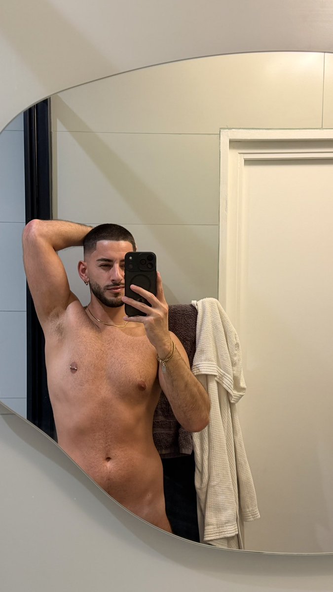 anthonymessinae's tweet photo. buzz cut e ferie in vista 👀 https://t.co/sHWcJYYaO5