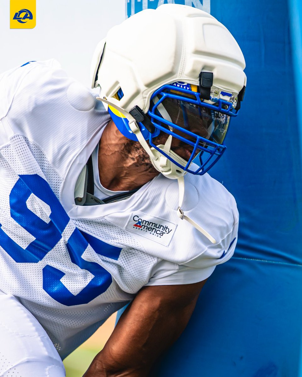 RamsNFL's tweet photo. Camp going by in a Flash 💥 https://t.co/dMIt1o8fPv