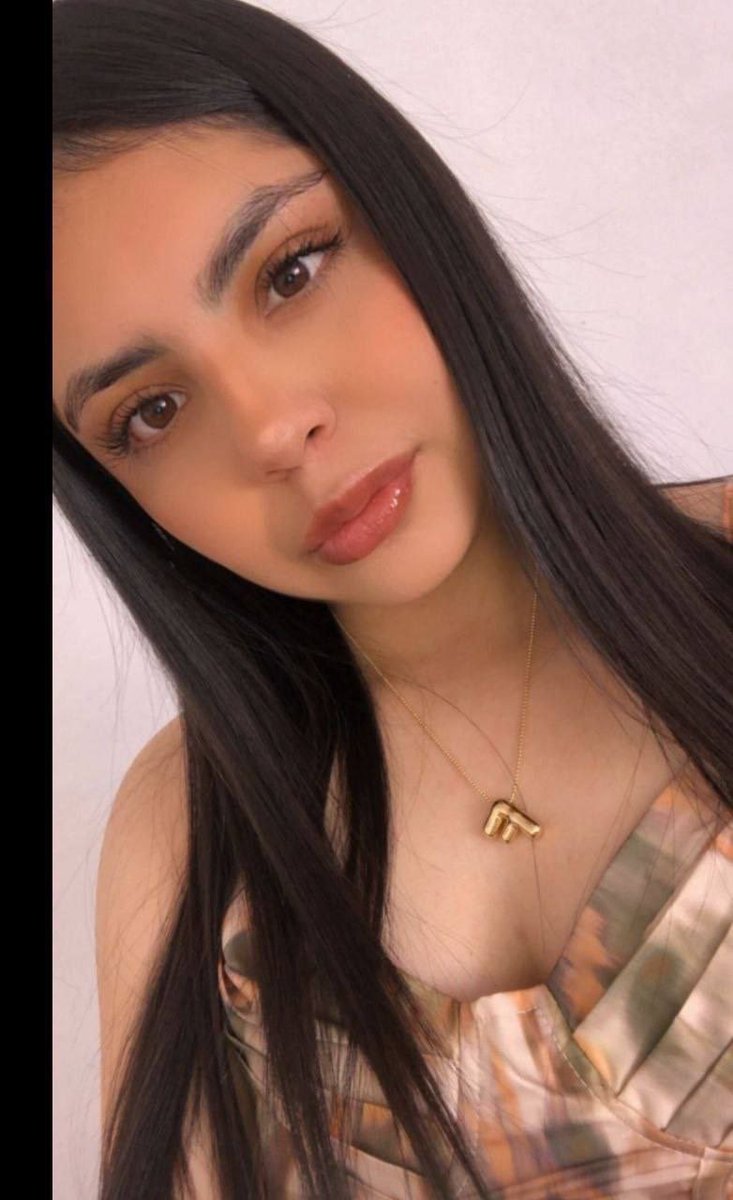 confesyaportes's tweet photo. Aporte de seguidor "Quería confesar de que revisando el celular de mi tío encontré fotos viejas de mi novia, fotos que le toma a escondidas o dormida, también encontré de mis hermanas y desde ese día fantaseó mucho en que las haga sus putas"
#aporte #confesion #hermana #taboo https://t.co/w7QrlhQC8h