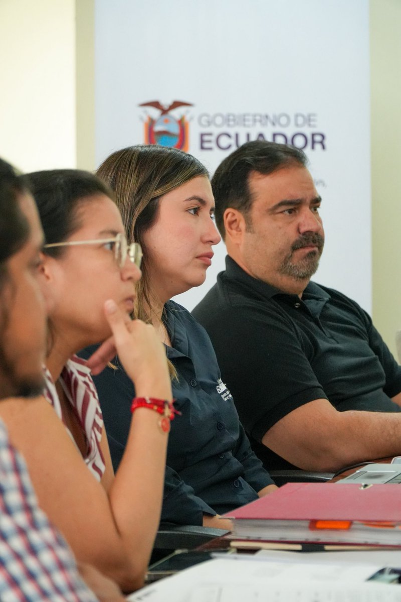 Arcsa_Ec's tweet photo. ¡Acción contra la discriminación! 🤝🏽👩🏽

Recibimos visita del @MinTrabajoEc en el proceso para obtener el sello "Empresa Libre de Violencia y Discriminación contra las Mujeres", que se otorga a entidades que apuestan por espacios seguros para sus colaboradoras.

#ElNuevoEcuador 🇪🇨 https://t.co/tVMICCM6WZ