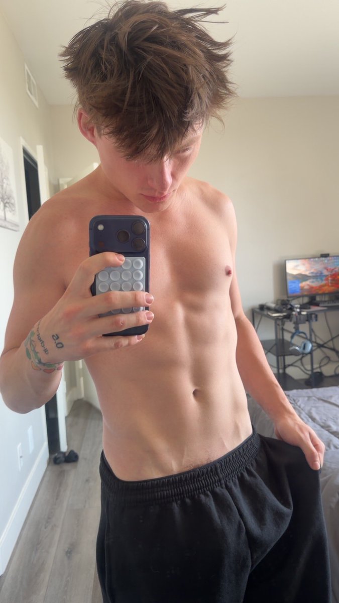 NathynTrees's tweet photo. should I bulk up or stay more lean? https://t.co/dYJu5kRs5I
