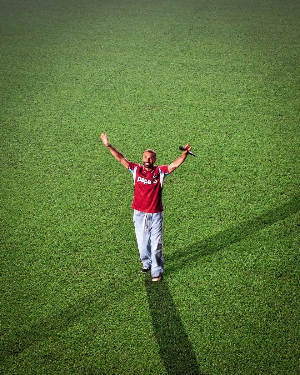 bbkigalifm's tweet photo. #BnBSports
Mo Salah 🇪🇬 yerekanwe nk'umukinnyi mushya wa Trabzonspor 🇹🇷, mu birori byitabiriwe n'abafana benshi.
#Simplysports https://t.co/wnPEdQ7X80