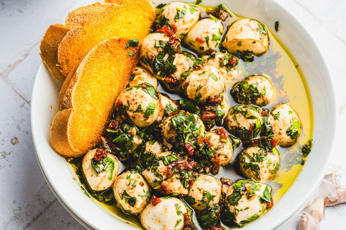 DishntheKitchen's tweet photo. Marinated Mozzarella Balls are the perfect bite sized appetizer featuring fresh herbs, earthy garlic and sweet sundried tomatoes. https://t.co/fXAdVaDpXU https://t.co/Xr1XsuOJV6