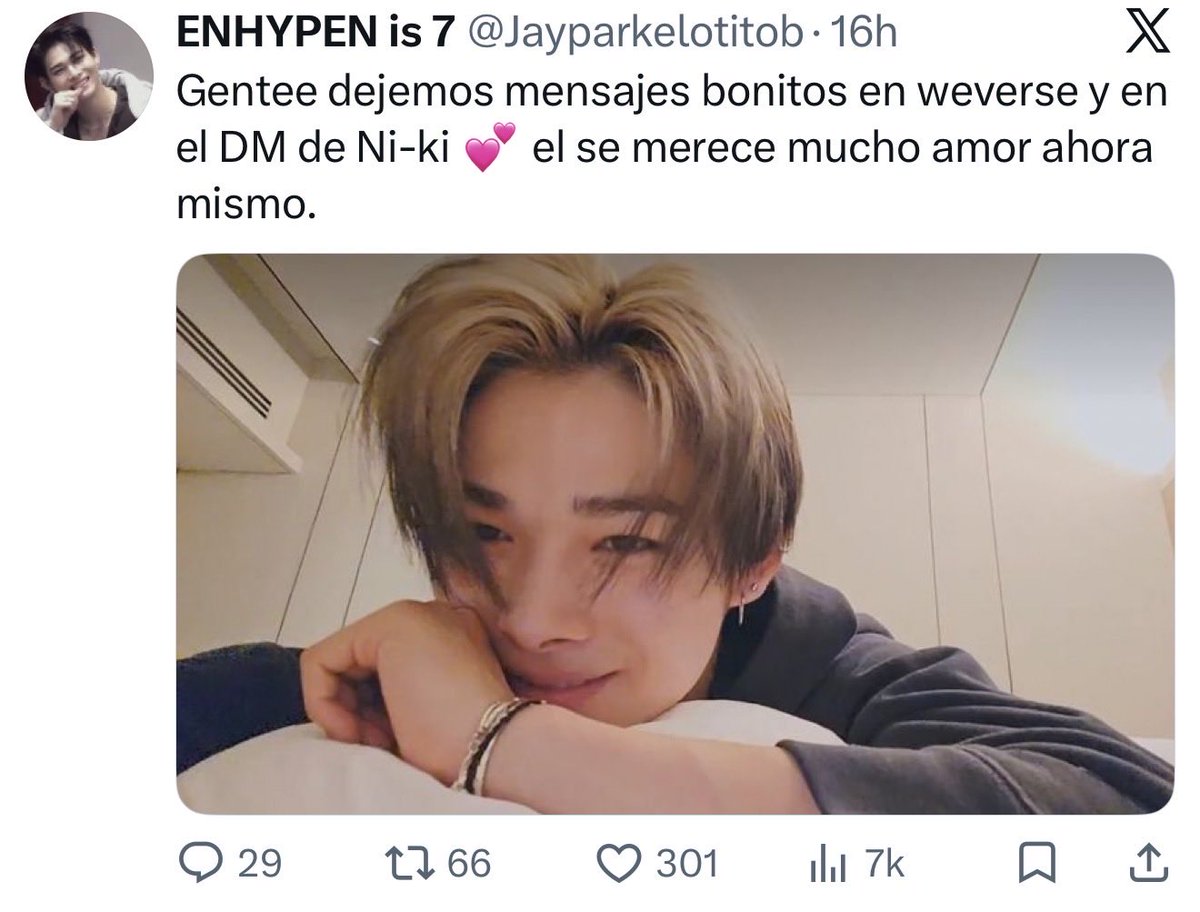 Galaxyerye's tweet photo. No, amor, desgraciadamente un idol no puede darse el lujo de decir lo que quiere sin consecuencias, y siendo alguien que lleva tanto tiempo en la industria, sabe perfectamente cómo funciona la misma. Ahorita las fans andan con el cuento de victimizarlo diciendo que "necesita mucho amor". No. Ni-ki no necesita que lo infantilicen como siempre hacen; lo que necesita es dar la cara y responsabilizarse públicamente por lo que provocó. La que necesitaba amor y apoyo era Mina, a la que asesinaron sistemáticamente a base de acoso.