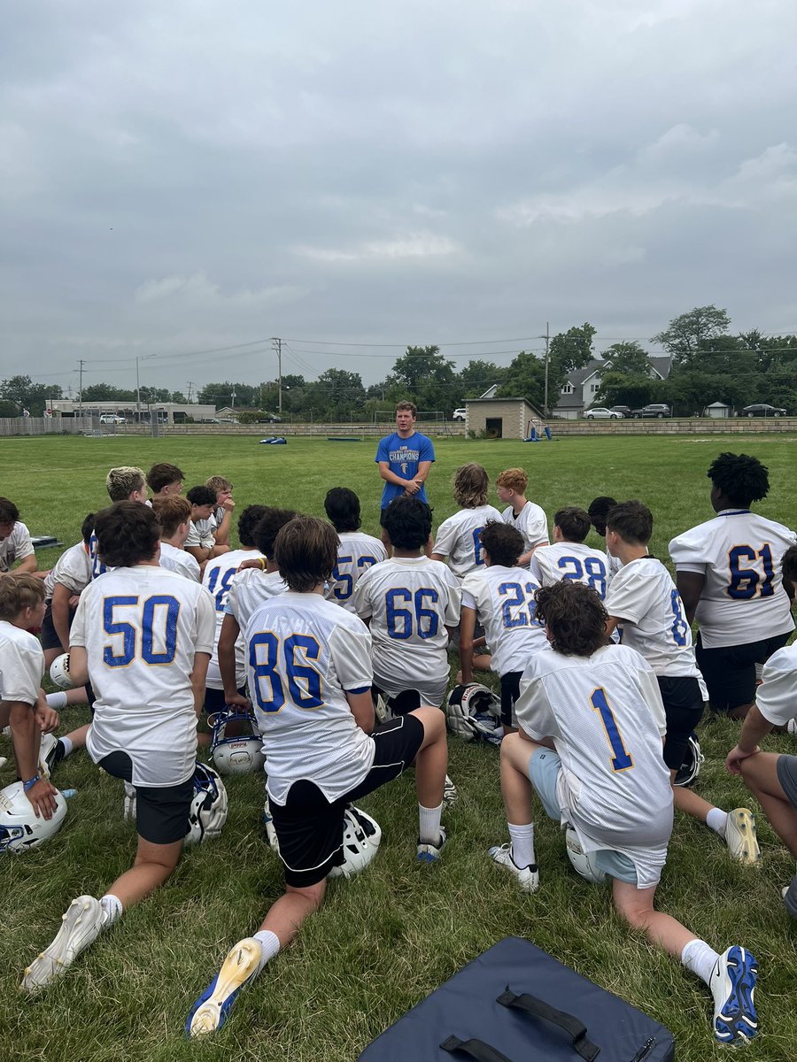 FroshWnhs's tweet photo. Thank you to alumni, Jake Kapel for sharing his football experiences as the seventh #FalconTalk speaker of the summer! #AlwaysAFalcon #Dominate #Swarm @Coach_Pearlman @CoachBellini https://t.co/NWHz4pm1Bz