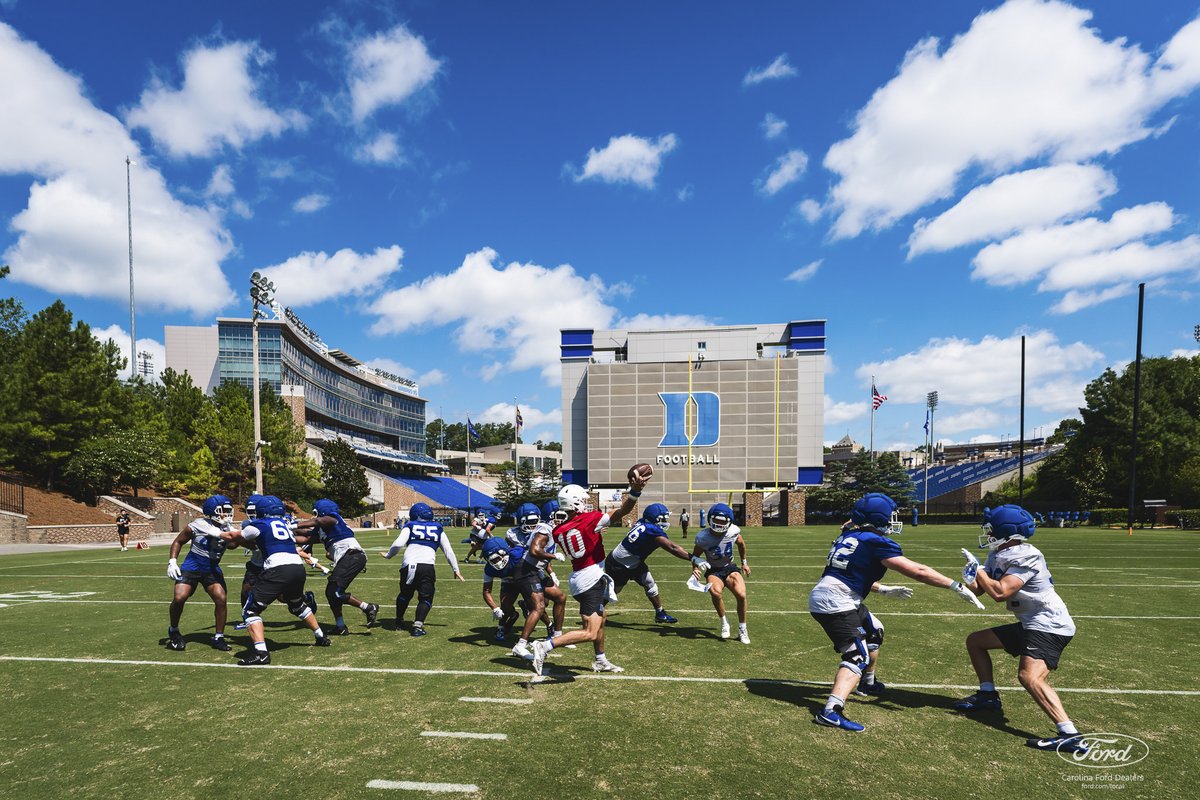 DukeFOOTBALL's tweet photo. An energetic day two in Durham 👀

CAMP BLOG 📝 https://t.co/6B5O8TP12t https://t.co/U9WSjhgaUu