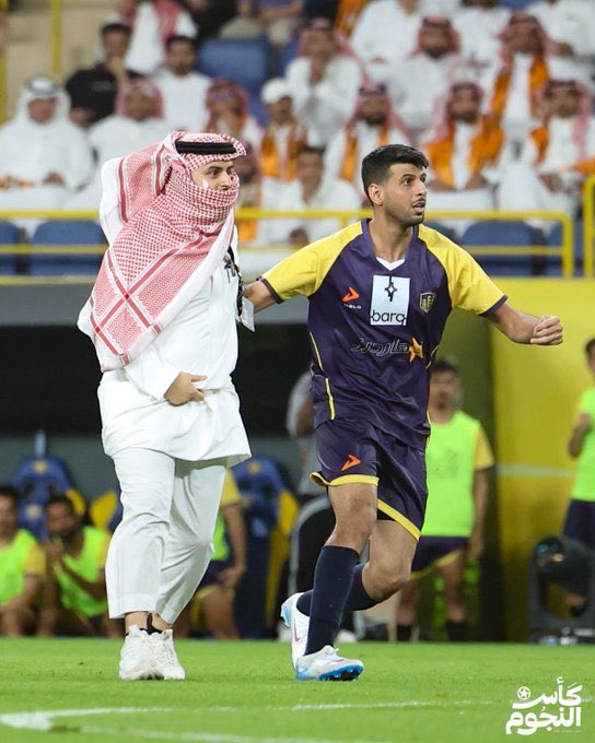 kh_lfc13's tweet photo. اغرب صوره ممكن تشوفها في كاس النجوم 😂😂 https://t.co/V1S1viGhnK