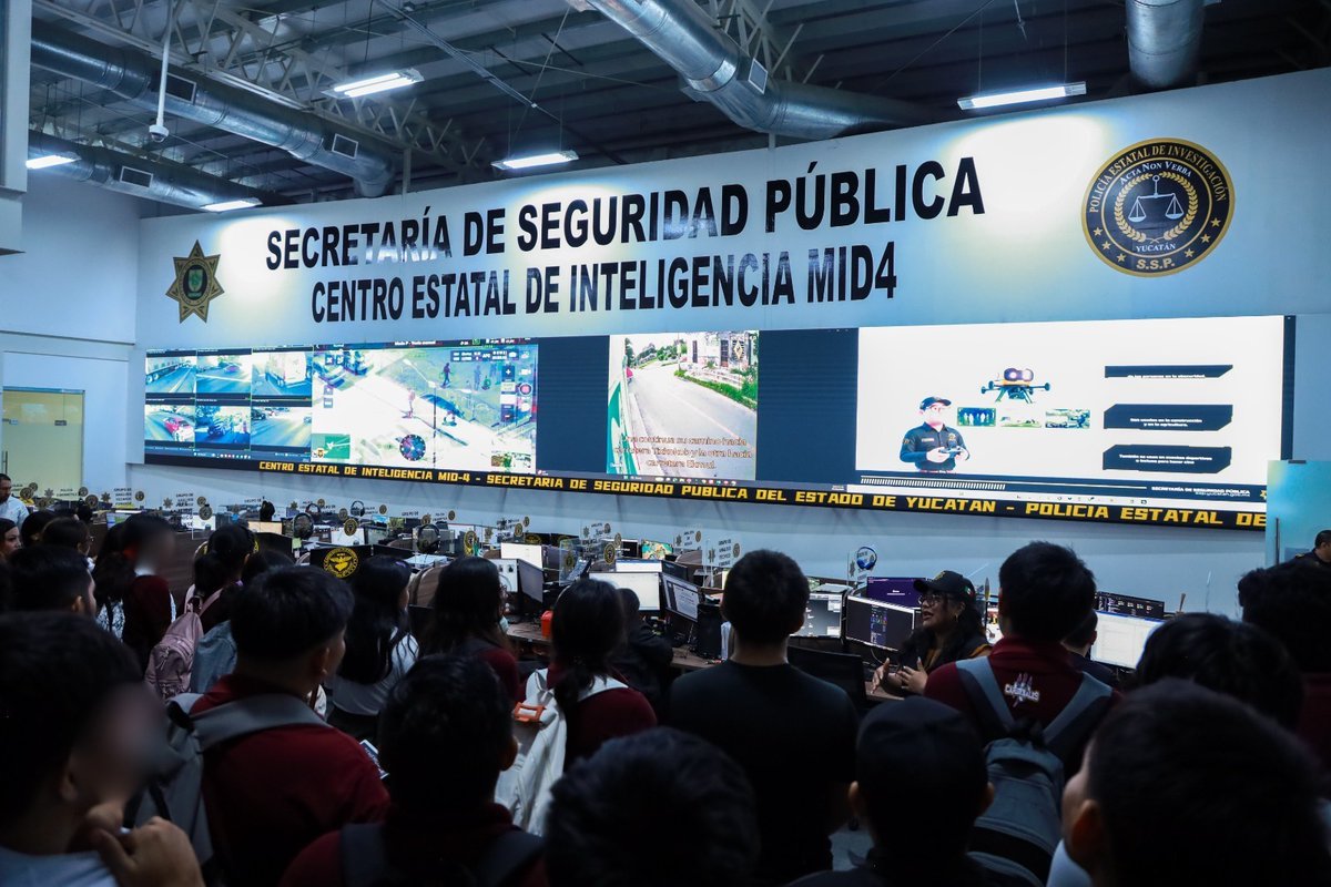sspyuc's tweet photo. 🚔💻 Conocer de cerca los servicios de seguridad también permite descubrir el trabajo coordinado y la tecnología que hacen posible la atención a la ciudadanía. 
Durante su visita al C5i, estudiantes de la Universidad Tecnológica del Sur conocieron la operación del 9-1-1, el sistema de videovigilancia y la coordinación entre las distintas áreas que trabajan de manera conjunta para brindar apoyo a la población en materia de seguridad.

🤝 A través de #PolicíaCercaDeTi, estas visitas acercan a las y los jóvenes al trabajo que se realiza diariamente para proteger a la ciudadanía, fortaleciendo la cultura de la prevención y promoviendo el uso responsable de los servicios de emergencia.
