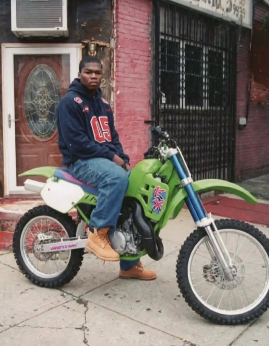 ComplexStyle's tweet photo. A young 50 Cent wearing FUBU in South Jamaica, Queens 🔥 https://t.co/9F0T9C7gyy