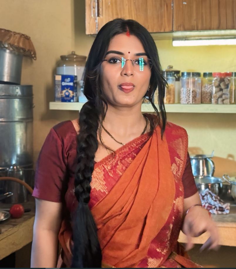 kujulimasthu_'s tweet photo. Glasses on, traditional vibe married charm… the full package 💯🔥 https://t.co/reFz2om4rl