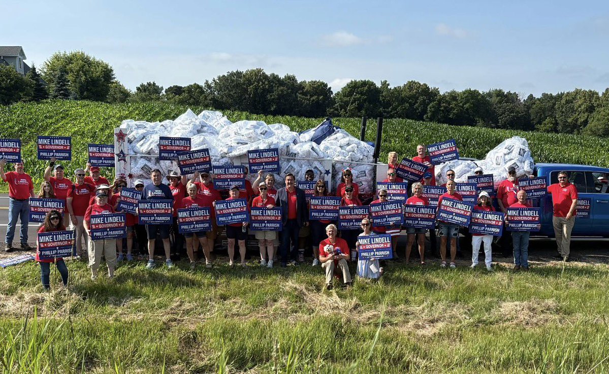 GrageDustin's tweet photo. 🚨 BREAKING: A judge finds probable cause that Mike Lindell violated Minnesota campaign law handing out pillows during the Delano 4th of July parade.

I’m told at least one other complaint has been filed as well. https://t.co/I8yIKPsknL