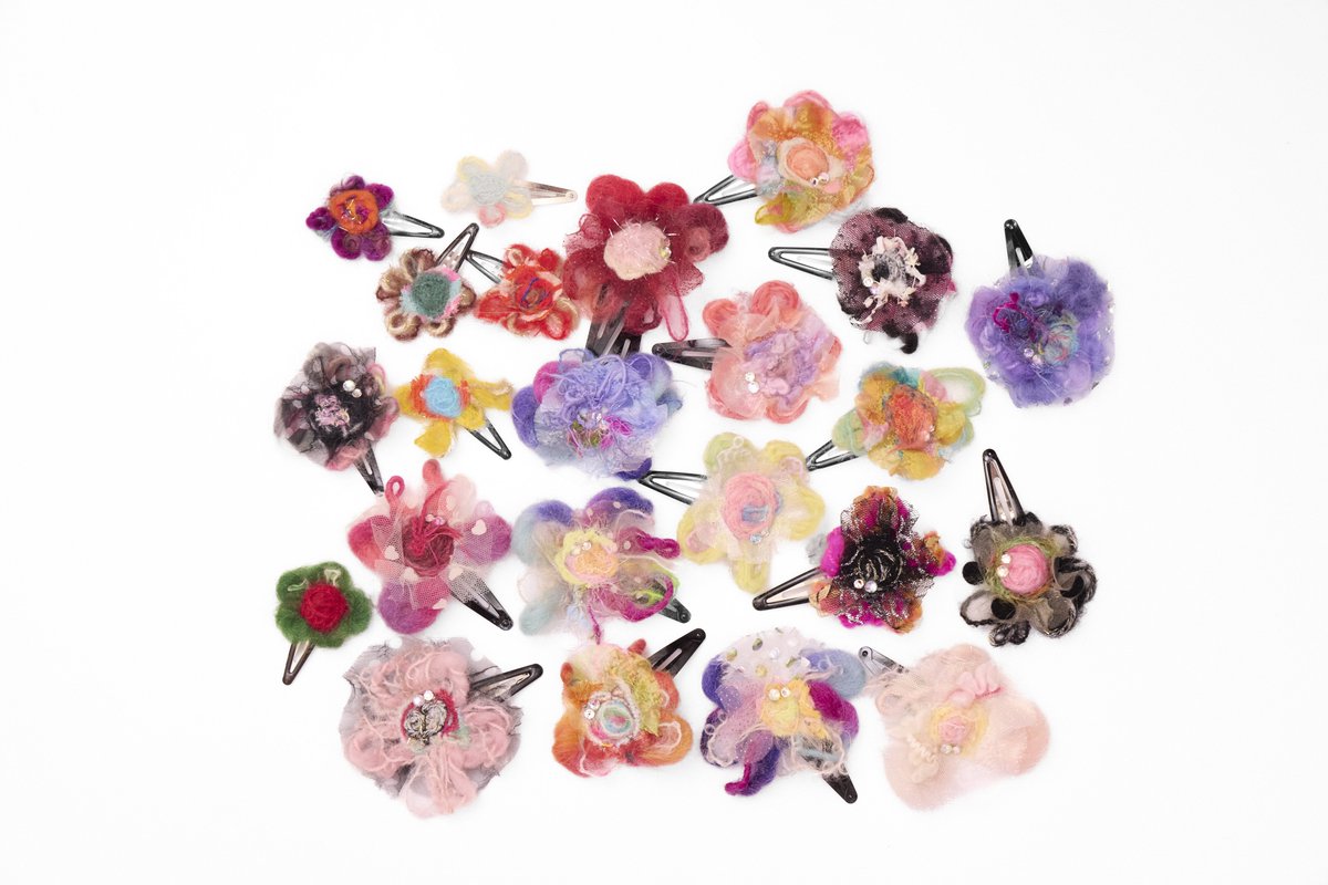 yayanglamorous's tweet photo. Yayan Glamorous
First Collection
一つひとつ異なる表情を持つ、 世界に一つだけの作品たち。
2026年10月 個展にて展示いたします。
Crystal Stardust ― 星降る花園 ―
#YayanGlamorous #FirstCollection #HairAccessory #HairAccessories #FlowerHairClip #TextileArt #FiberArt #OneOfAKind #髪飾り #ヘアアクセサリー #一点物 #個展 #銀座個展 #ヒコヒコギャラリー