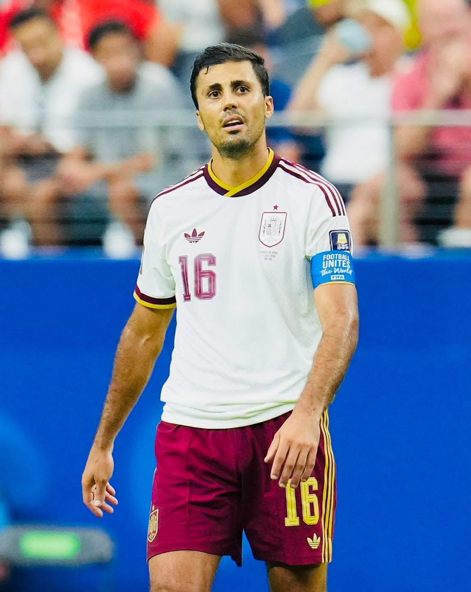 LMDFoot_'s tweet photo. 🚨 Les raisons données par Rodri au Real Madrid pour expliquer son choix de signer au Barça 💙❤️

✅ Le style de jeu du Barça lui convient davantage que celui du Real Madrid.

✅ L'héritage laissé par Pep Guardiola

✅ Il entretient de meilleures relations avec les joueurs du Barça qu’avec ceux du Real.

(🗞️ AS)