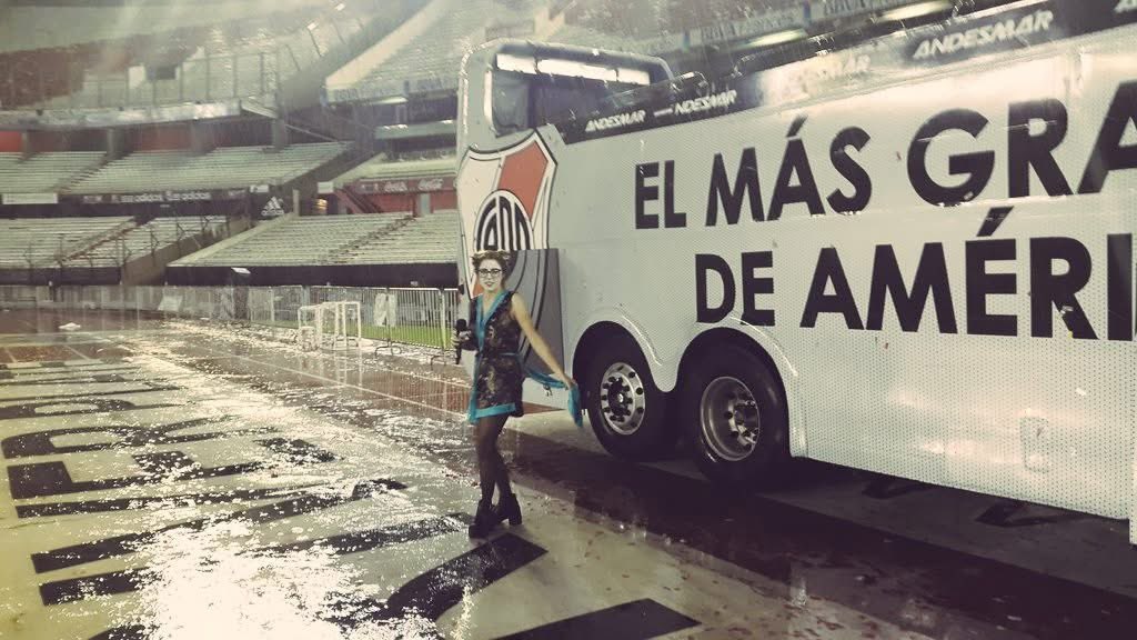 natijota's tweet photo. Uds eran muy chicos pero yo fui vestida de Geisha a hacer nota para ESPN cuando River ganó la libertadores en 2015 xq dsp jugaba mundial de clubes en Japón https://t.co/Sk5scN5rHM