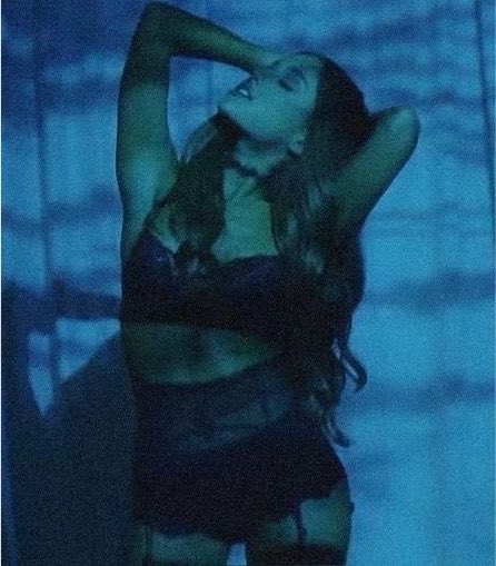 miapeonie's tweet photo. Blue hour 💙 https://t.co/65EY4HFfj0