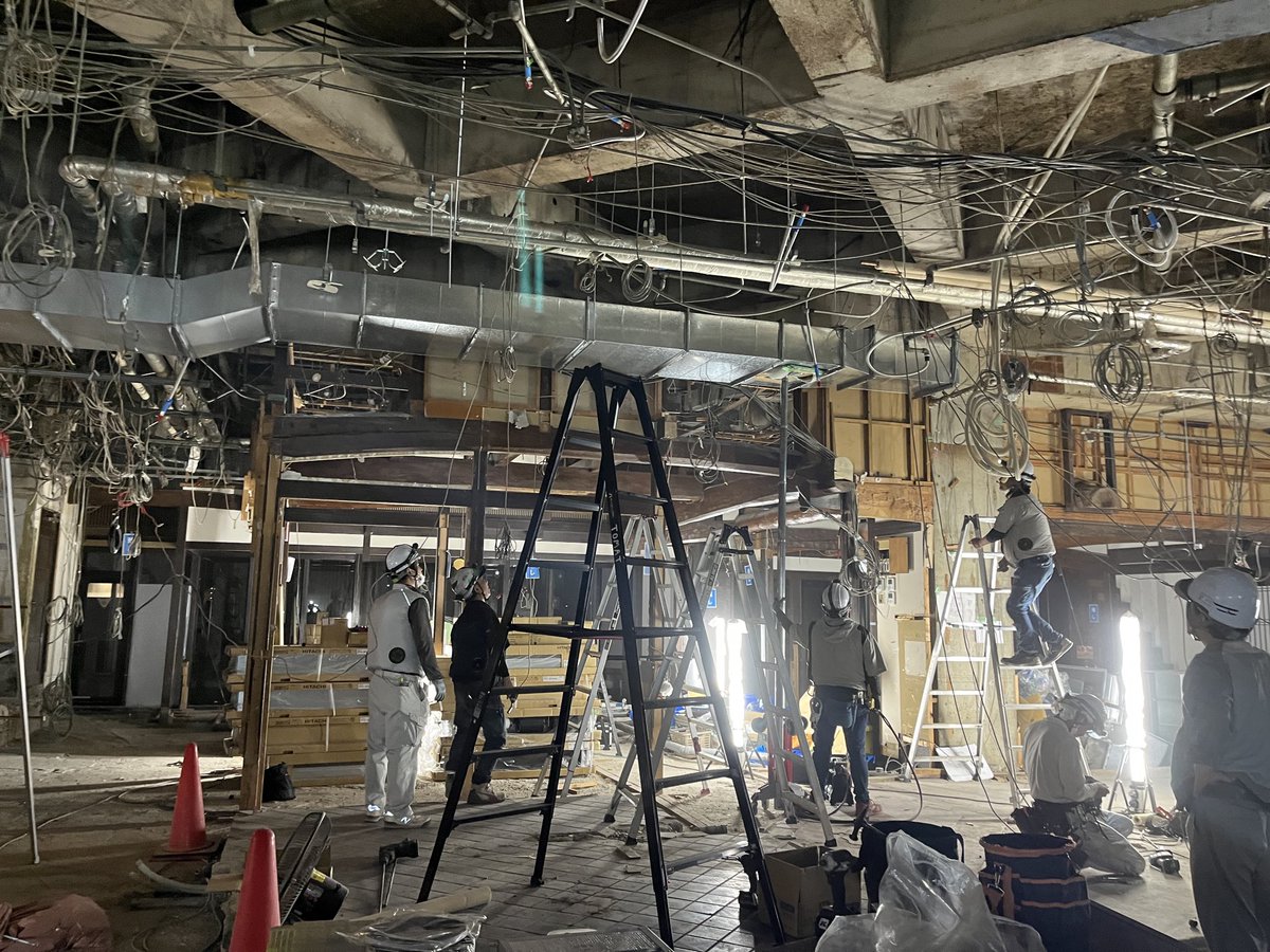 onokku_setsubi's tweet photo. おはようございます🌱

解体が終わり、空調・換気ダクトの施工へ。

改修工事は、開けてみて初めて分かることも多いです。

図面だけで決めつけず、職人さんと相談しながら、何を残し、何を変えるかを一つずつ決めて進めています。

今日もご安全に🦺 https://t.co/y1Ih21ccU6
