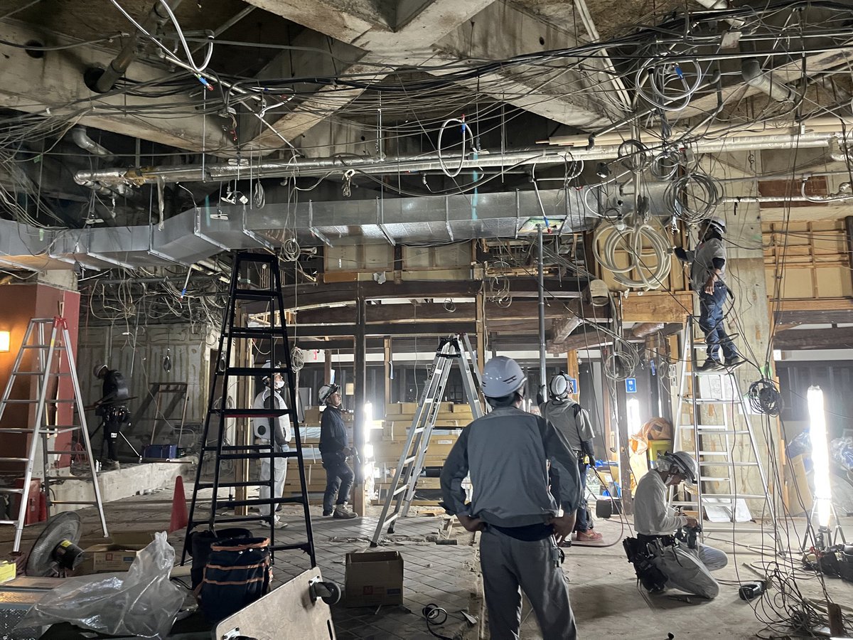onokku_setsubi's tweet photo. おはようございます🌱

解体が終わり、空調・換気ダクトの施工へ。

改修工事は、開けてみて初めて分かることも多いです。

図面だけで決めつけず、職人さんと相談しながら、何を残し、何を変えるかを一つずつ決めて進めています。

今日もご安全に🦺 https://t.co/y1Ih21ccU6