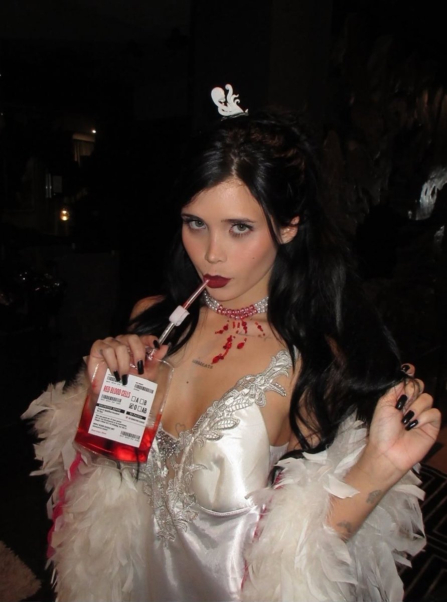 acervonessa's tweet photo. vampires don't age https://t.co/RQCXGXp6MY