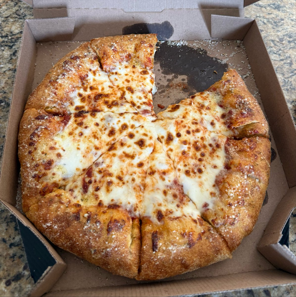hopelesslymi's tweet photo. what do you do for fun? 
“oh i eat a shit of food and puke it up lol” https://t.co/r5IIAbxh84