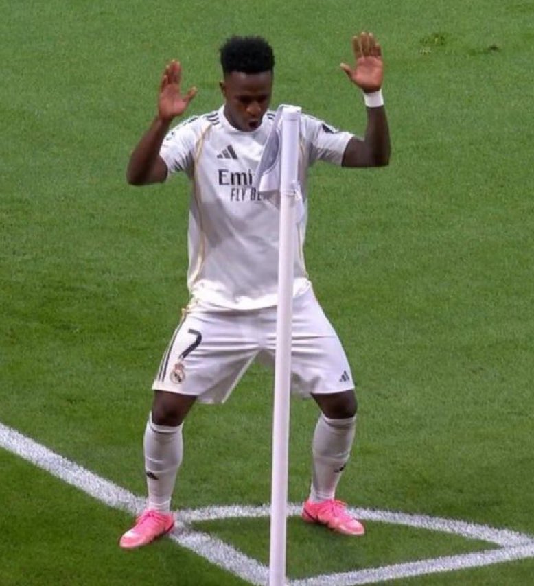 Prime_Vinicius7's tweet photo. For all those clowns who want to make believe things at my fans. Here this is my home ! #HalaMadridYNadaMas https://t.co/4tT0aRkiwy