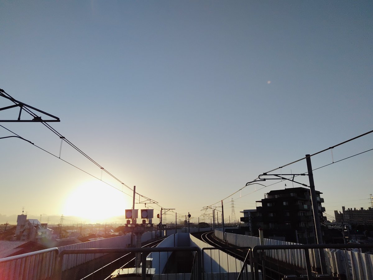 yipszk023's tweet photo. おはようございます。
今日は晴れて暑くなるようです☀

さて、今日もしごとー❗
金曜日、どうなりますやら。

今日も頑張りますかー❗

#おはようございます
#挨拶部
#金曜日
#仕事
#出勤
#イマソラ
#you39RT
#空がある風景
#空が好きな人と繋がりたい
#みんなの風景写真 https://t.co/XaRJdsd4R5