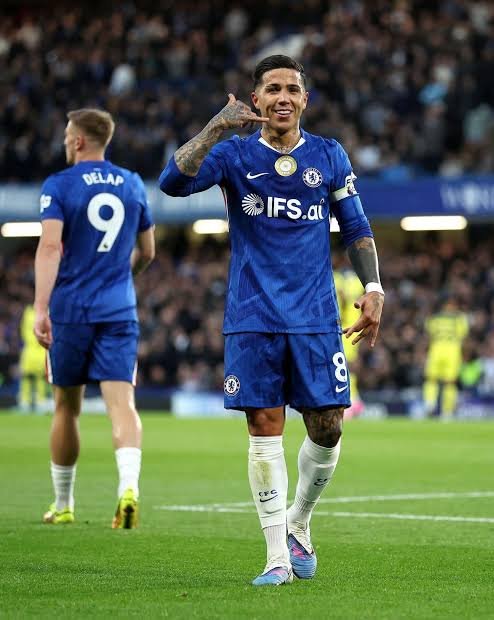 Blue_Footy's tweet photo. If Enzo Fernandez leaves Chelsea this summer, who would you sign as replacement❓️ https://t.co/8PzyalTQhQ