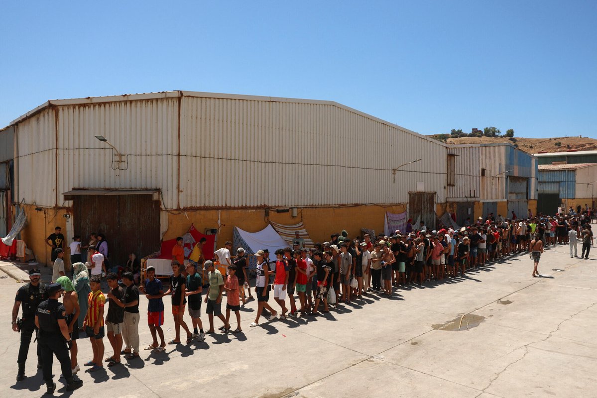 le_Parisien's tweet photo. Crise de Ceuta : des partis politiques espagnols demandent d’exclure le Maroc de l’organisation de la Coupe du monde 2030
➡️ https://t.co/8IVhJEMZ15 https://t.co/WKdtTqXhi5